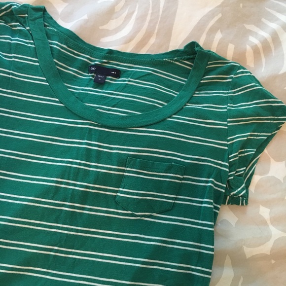 Gap Tee- Medium - Picture 1 of 3